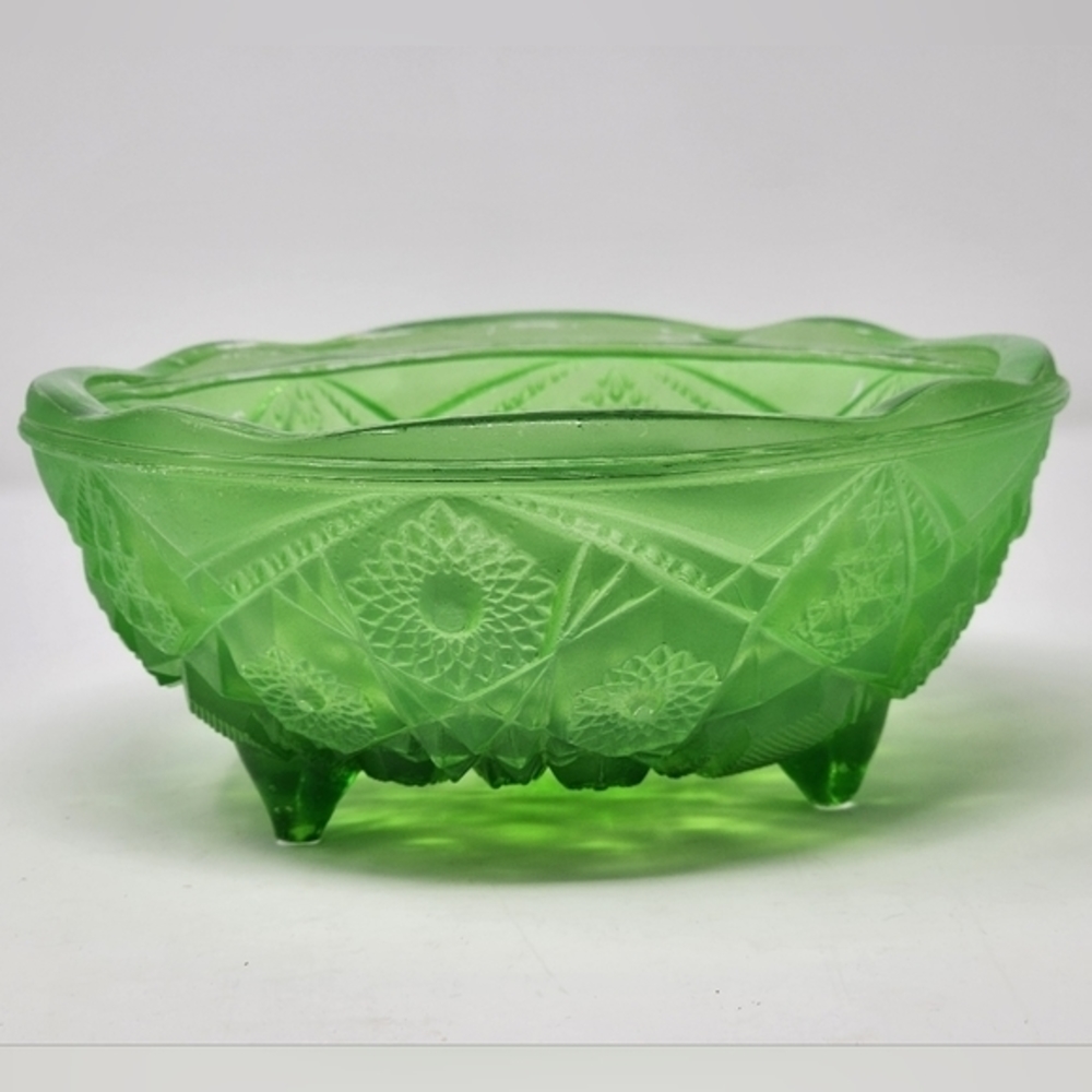 Vintage Jeannette Glass 3 Footed Bowl Green Ombre Flash With Hobster Pattern